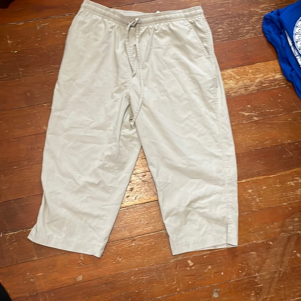 Khaki capris